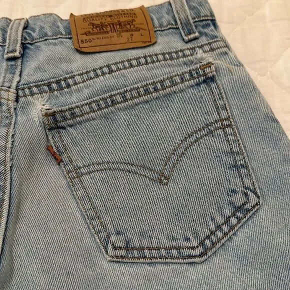 NWOT Levi’s Vintage High Waisted Denim Shorts 550 Student Relaxed Fit, Size W27